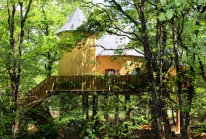 cabane dans les arbres avec spa - manoir