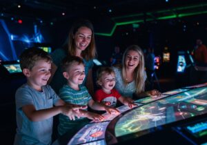 Explorez les nombreuses activités familiales disponibles pour enrichir votre visite près du parc à thème.